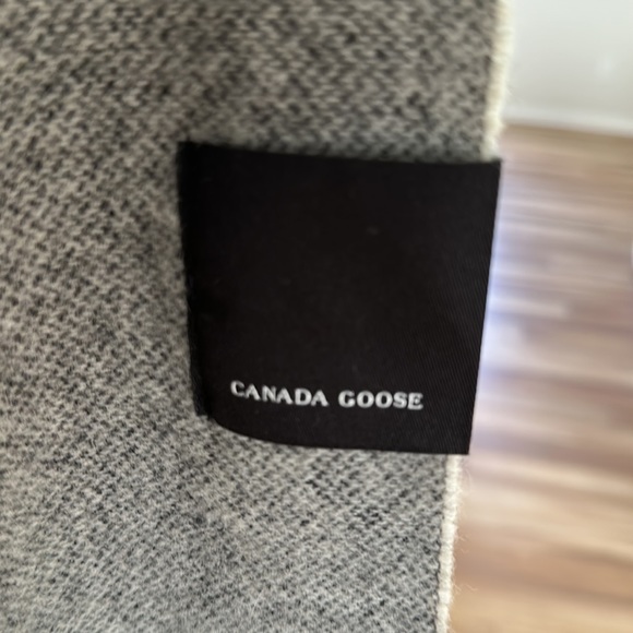 Men’s Canada Goose Scarf - Two-Tone Grey Reversible / black tassels (NEVER WORN) - Picture 5 of 6